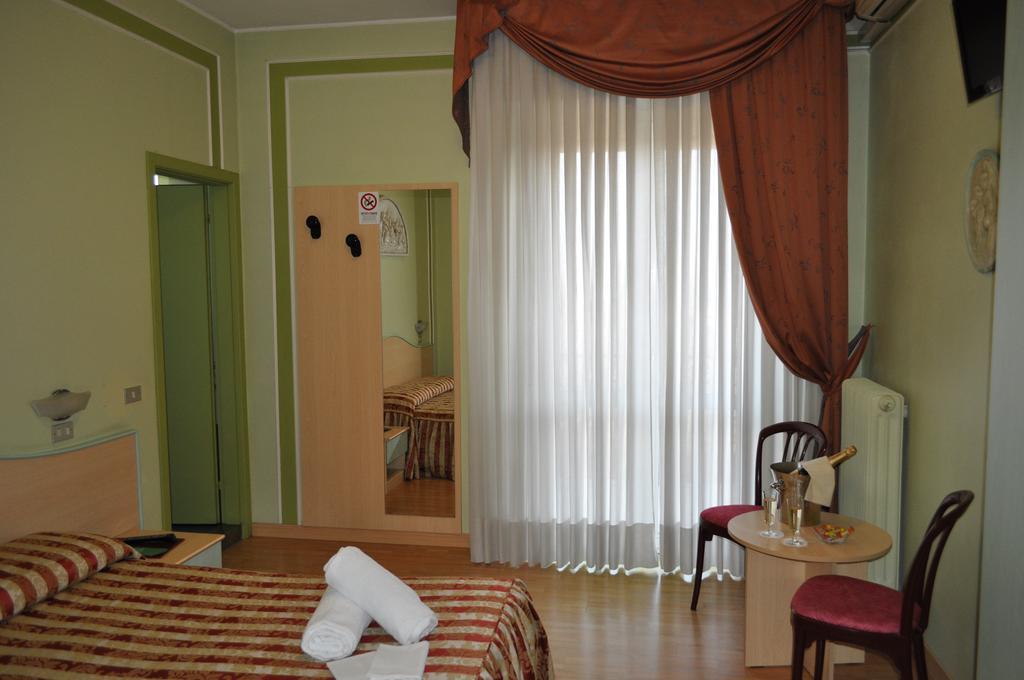 Hotel Alsazia Sirmione Pokoj fotografie